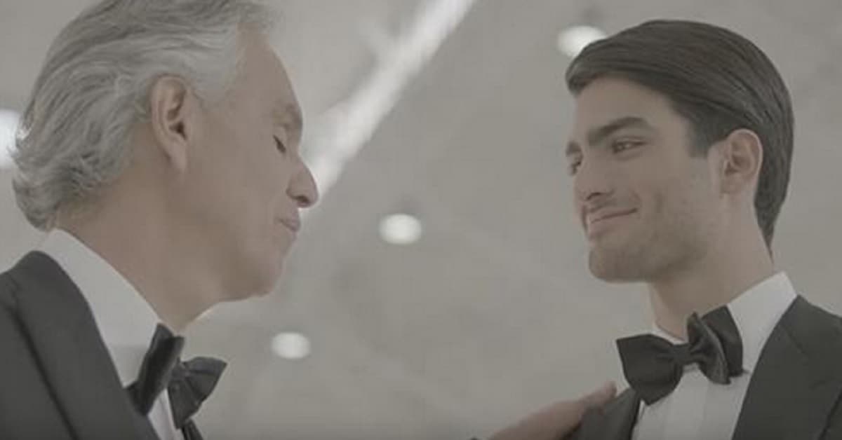 Il duetto di Andrea Bocelli con il figlio Matteo emoziona i fans di tutto il mondo.