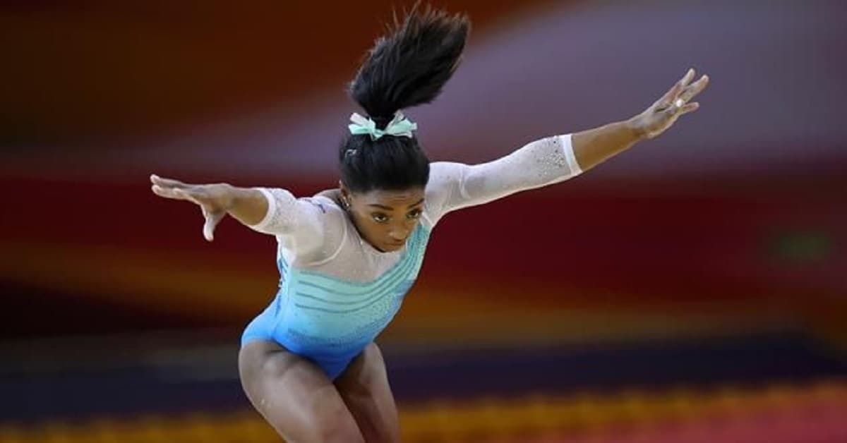 Simone Biles entra nella storia della ginnastica artistica, nonostante le cadute vince il suo quarto oro e stupisce tutti