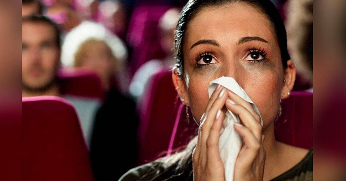 Le persone che piangono guardando un film sono mentalmente più forti