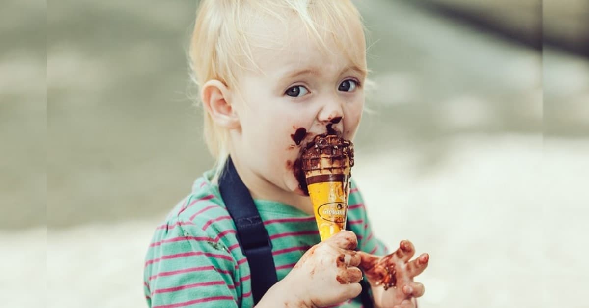 Come eliminare le macchie di gelato dai vestiti. Ecco alcuni facili trucchi