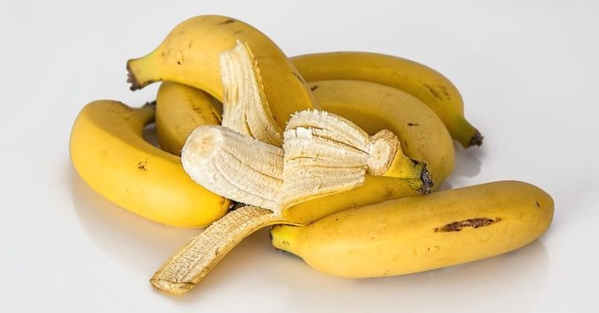 Cosa succede al corpo di chi mangia 2 banane al giorno: 7 benefici