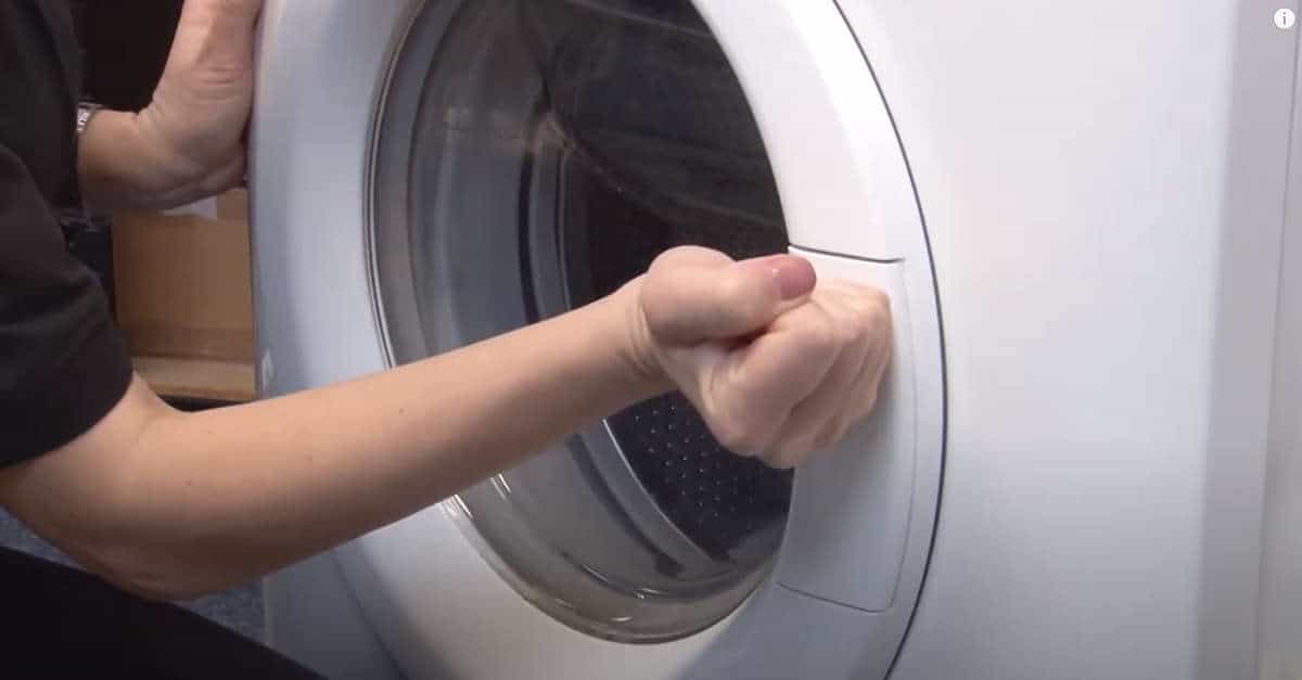 3 consigli per sbloccare facilmente loblò della lavatrice che non si
