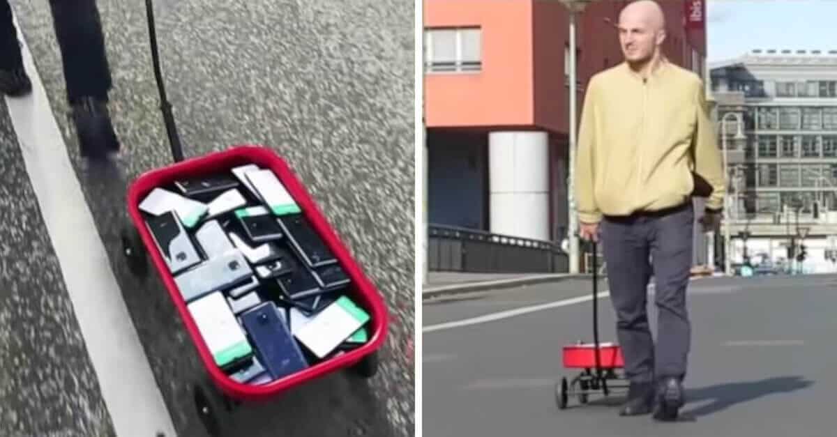 L’uomo crea un ingorgo su Google Maps utilizzando un carrello pieno di cellulari