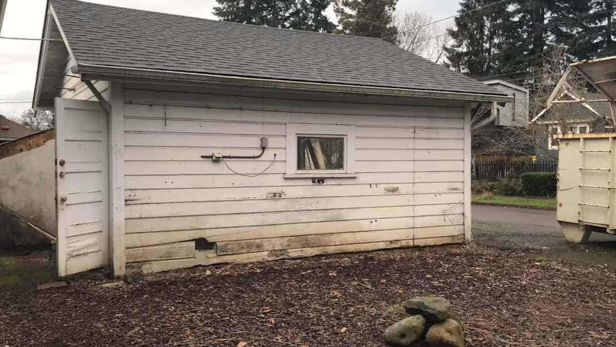 La coppia trasforma il vecchio garage in una bellissima casa di 34mq perfetta per la nonna