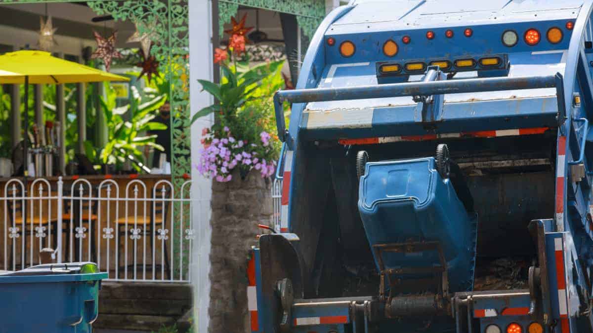 Federica, la laureata che sceglie di fare la netturbina