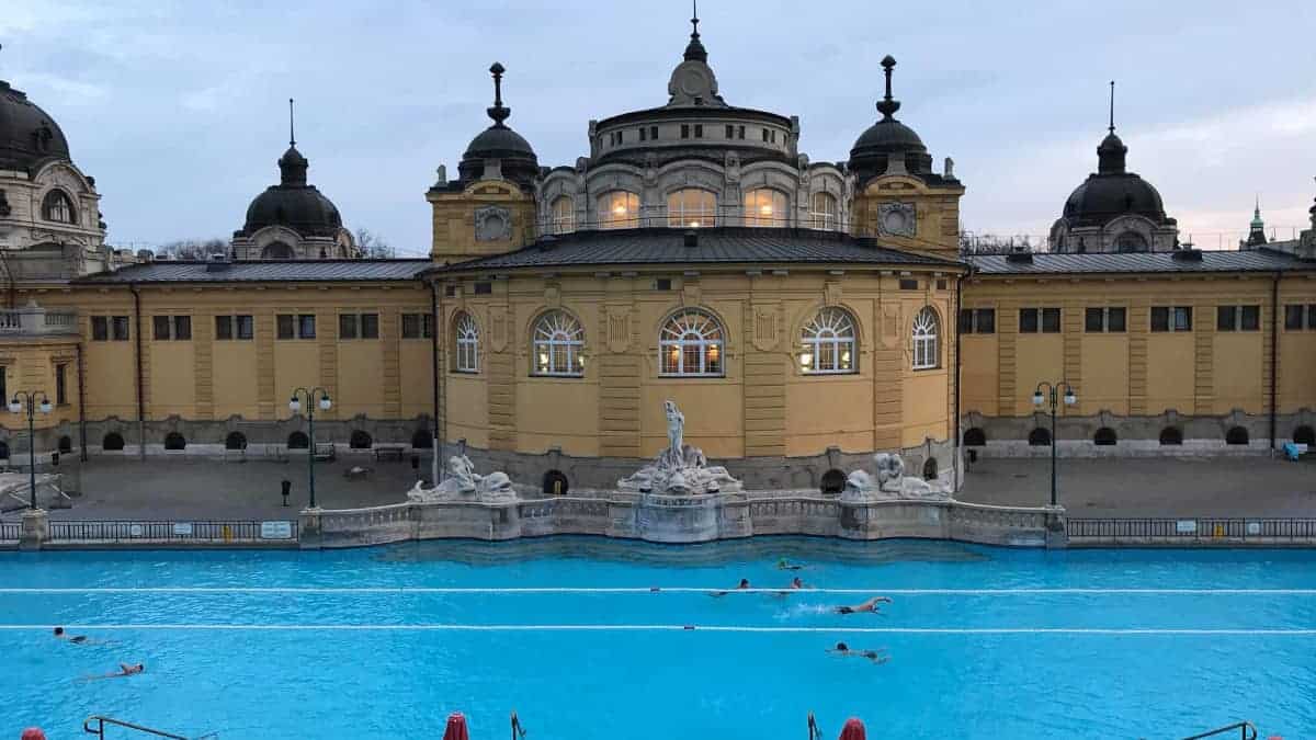 Il fascino incredibile dei bagni termali di Budapest