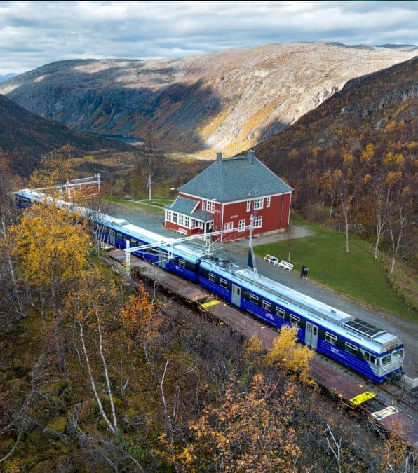 Navik: Un viaggio magico in treno per ammirare l'aurora boreale norvegese