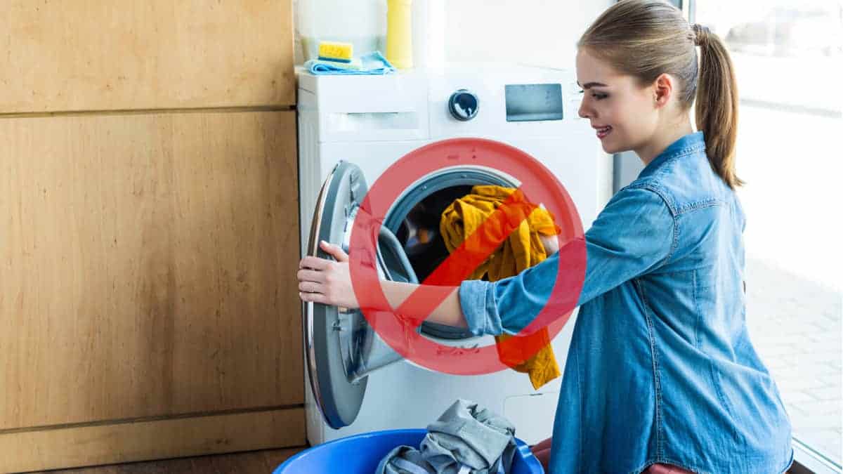 Il trend ‘no-wash’ guadagna popolarità: ecco perché sempre più persone non lavano più vestiti e capelli