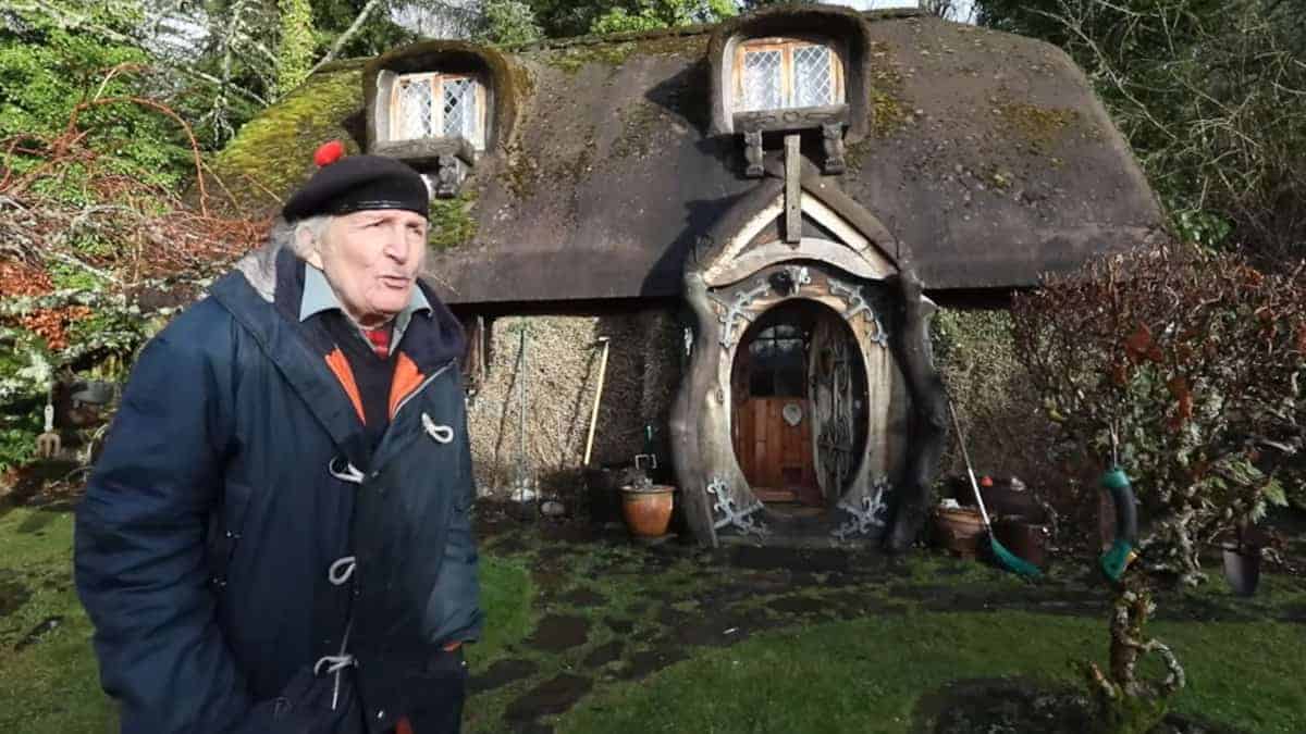 Boscaiolo 91enne costruisce una casa Hobbit, dove vive con ogni comfort. Guarda all’interno