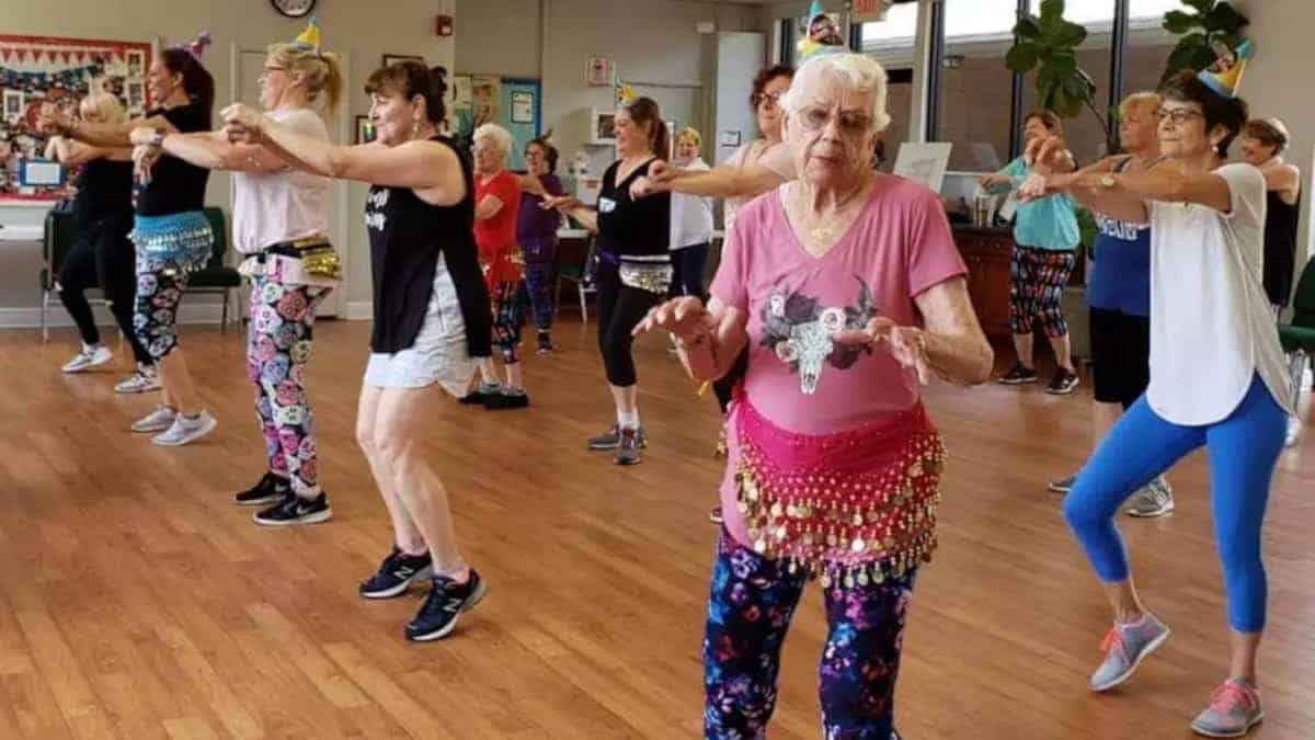 99enne sopravvissuta al cancro si fa spazio nei cuori di tutti a passi di danza