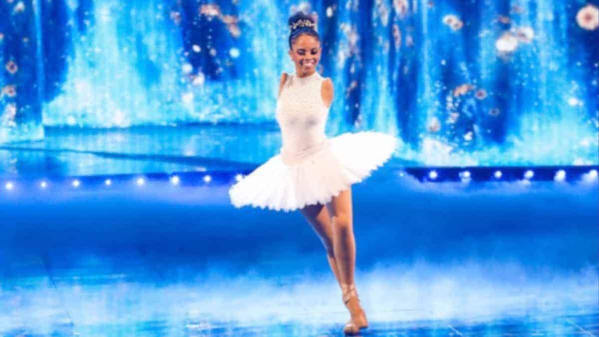 Giovane ballerina 16enne priva di braccia mostra come tutto è possibile con volontà e dedizione