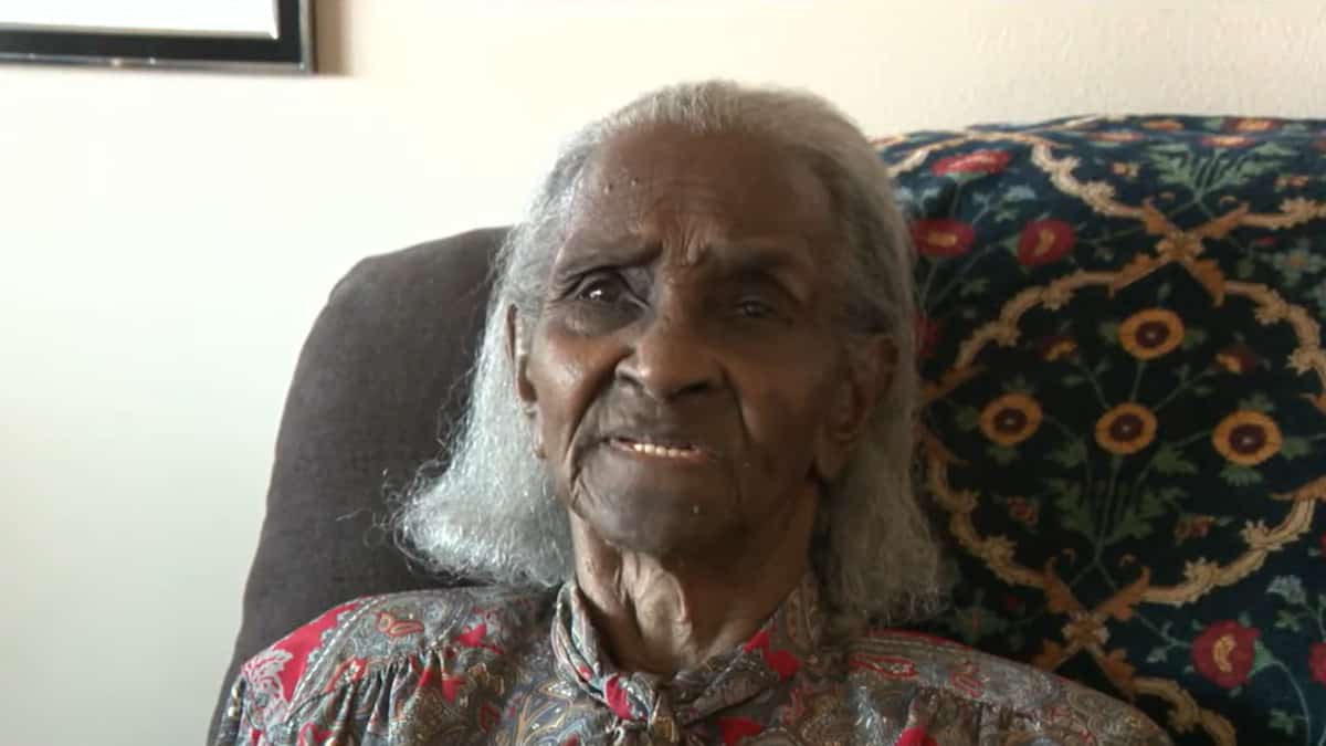 festeggia il 114esimo compleanno con la sorella di 97 anni