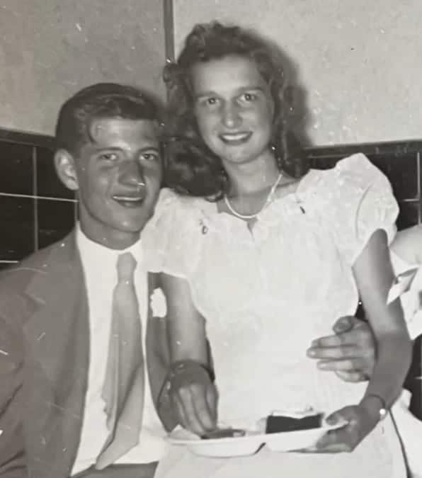 Dopo essersi innamorati al liceo, si ritrovano 70 anni dopo