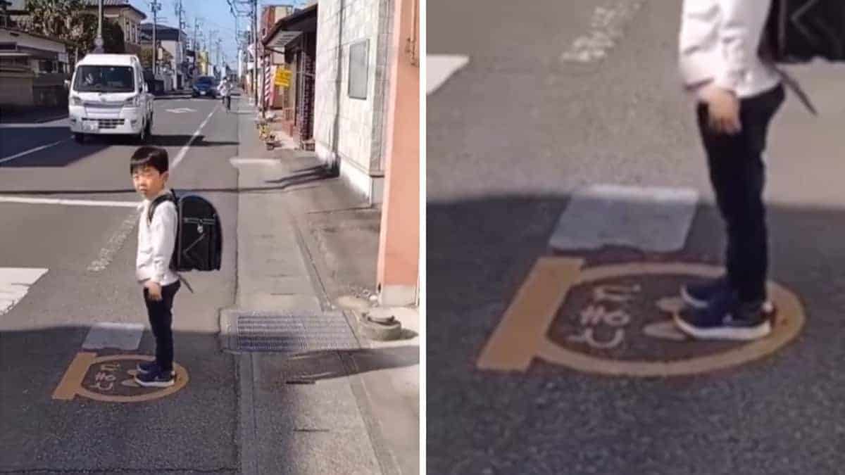 Giappone, questo bambino si mette su un simbolo sulla strada e le auto rispondono subito