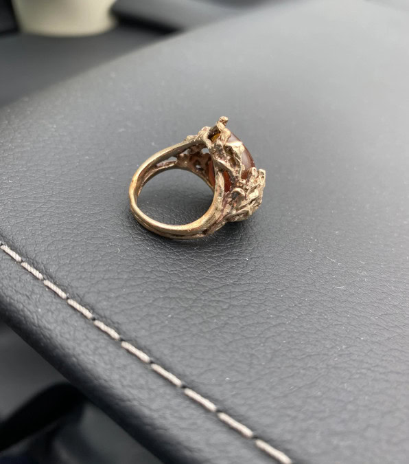 L'anello unico trovato per caso in un mercatino dell'usato