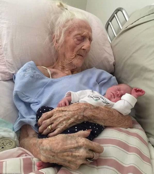 Gwen Smith: 101 anni e un incontro speciale con la sua pronipote